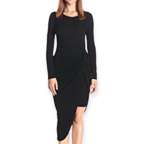 Astr Dresses & Skirts - ASTR Elegant Black bodycon Long Sleeve Dress NWT M